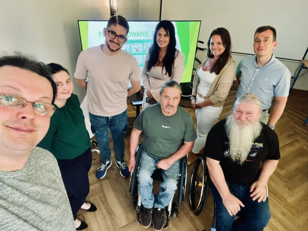 zdjęcie przedstawia uczestników szkolenia